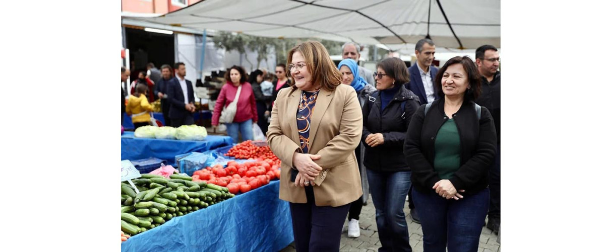 BAŞKAN GENÇAY PAZARTESİ PAZARINDA VATANDAŞLARLA BİR ARAYA GELDİ