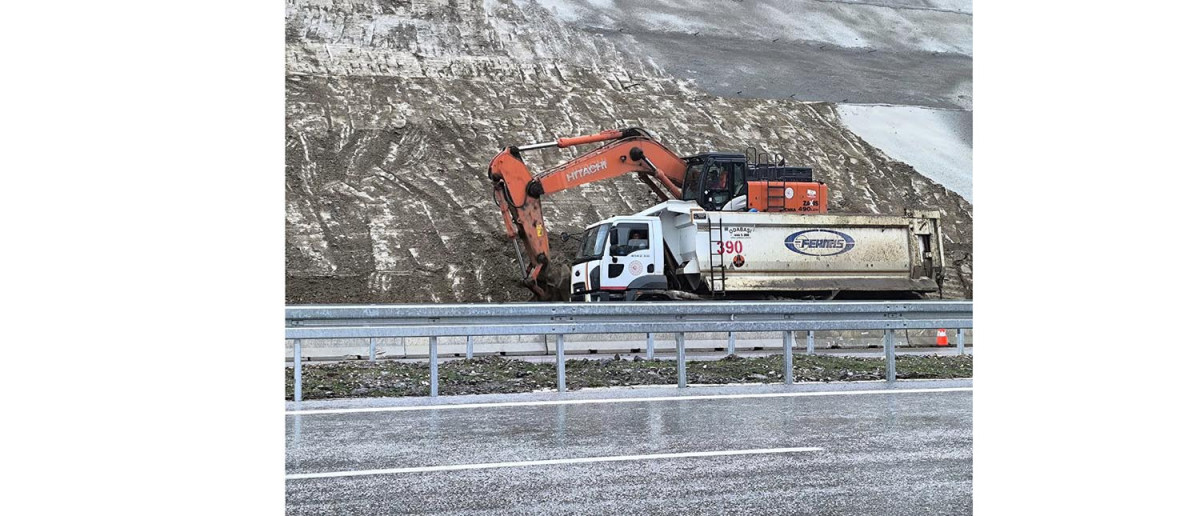 CHP’Lİ EVRİM KARAKOZ AYDIN-DENİZLİ OTOYOLU İÇİN UYARDI:  “BİTMEMİŞ YOLU AÇMIŞLAR, TRAFİK GÜVENLİĞİ TEHLİKEDE”