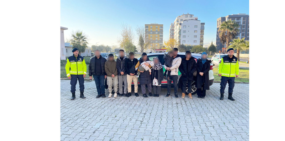 DÜZENSİZ GÖÇMENLER GERMENCİK OTOYOL KONTROLDE YAKALANDI