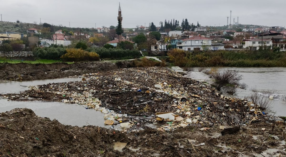 TARİHİ KÖPRÜ ÇÖZÜM BEKLİYOR